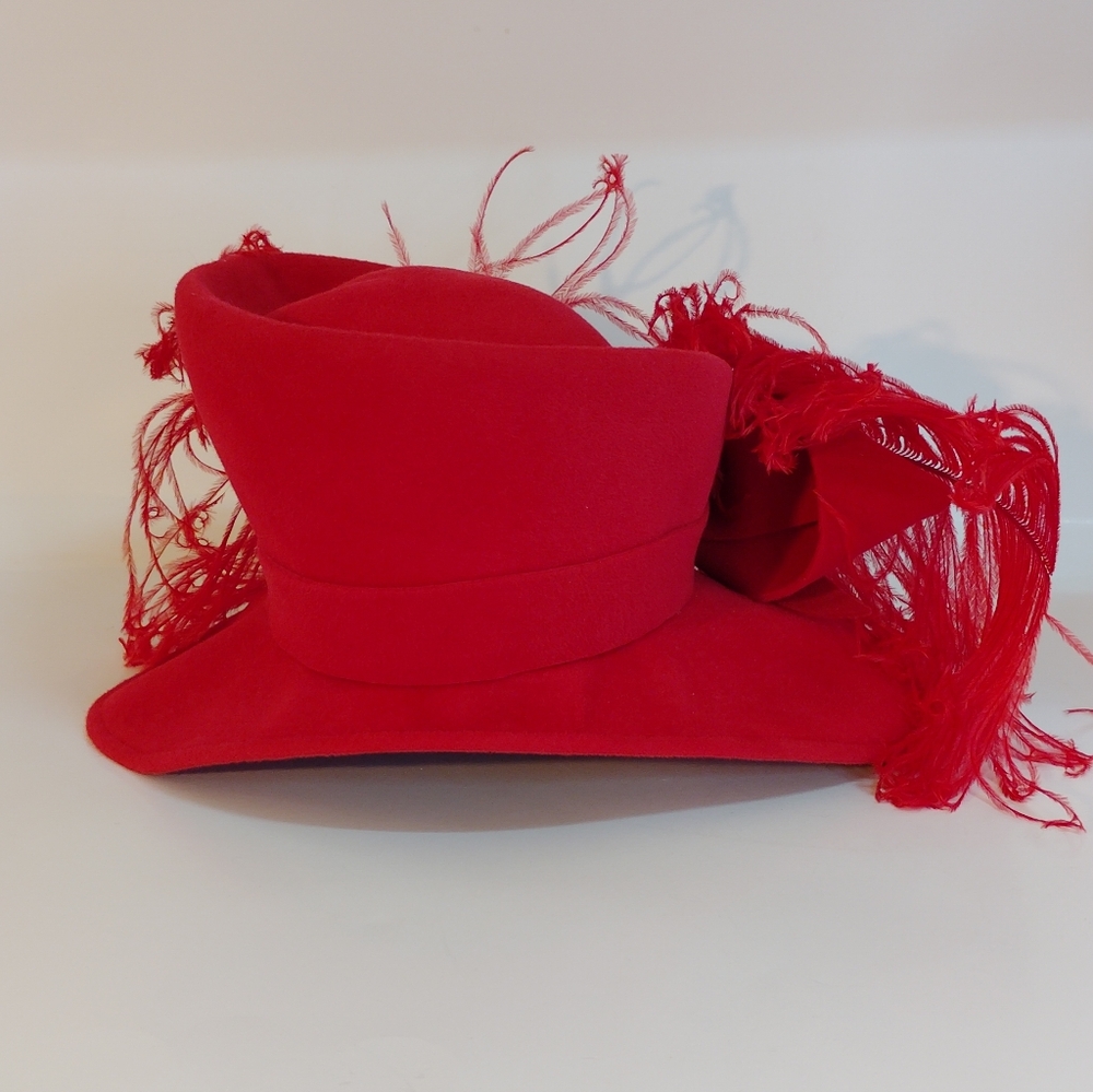 Elegant Red Wide-Brim Felt Hat with Feather Accent - Picture 12 of 12